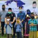 Wahrul Fauzi Bagikan Ratusan Alquran Untuk Santri TPA Palambapang