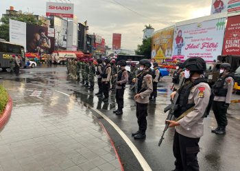 Aparat Cegah Kerumunan Di Pasar dan Pertokoan