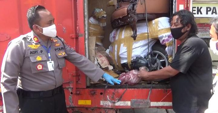 Truk Berlogo PT Pos Indonesia Angkut 900 kg Daging Celeng Ilegal