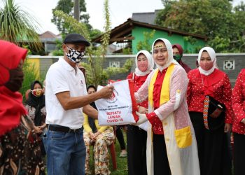 YJI Cabang Utama Lampung Salurkan Sembako Kepada Masyarakat Yang di PHK Terdampak Covid-19