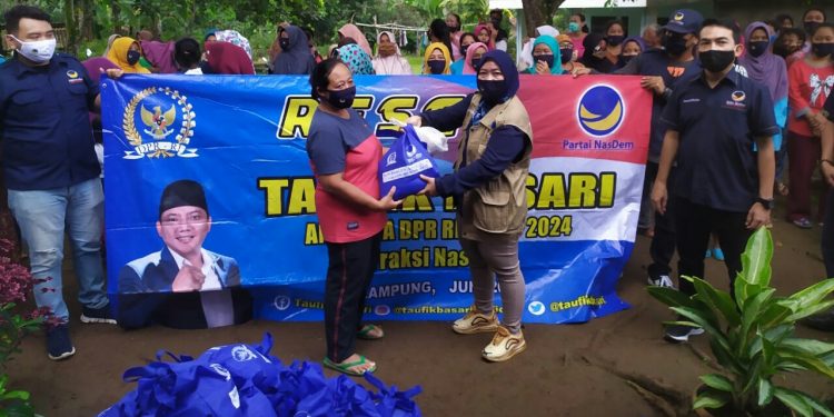 Taufik Basari Kembali Salurkan Bantuan 3.500 Paket Sembako