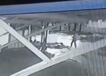 Pelaku Pencurian Mobil di Rumah Makan Sambel Alu Terekam CCTV