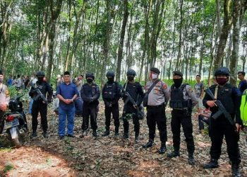 Satu Pleton Brimob Amankan Pemakaman Korban Penusukan