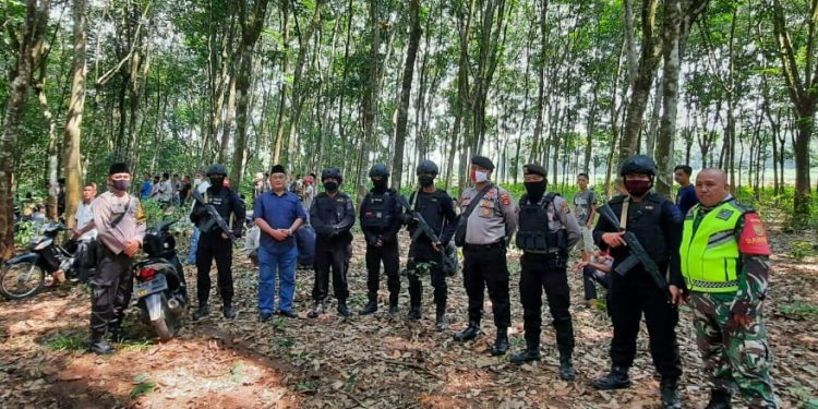 Satu Pleton Brimob Amankan Pemakaman Korban Penusukan