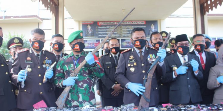 173 Senpi Rakitan Diserahkan Masyarakat Ke Polres Mesuji