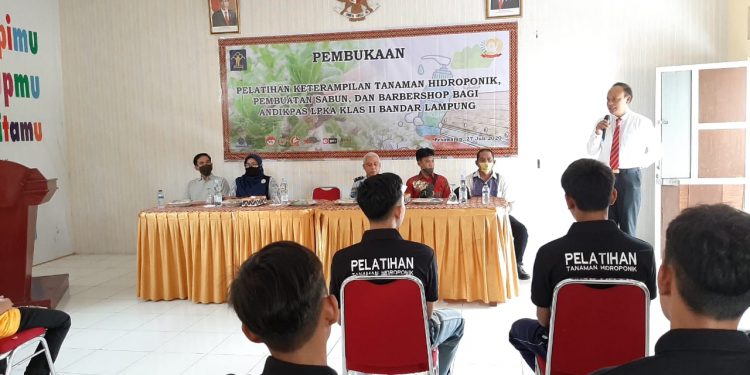 Anak Bermasalah Hukum Ikuti Keterampilan Hidroponik dan Berbershop