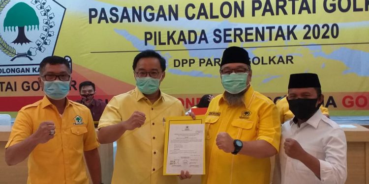 Tony – Antoni Resmi Terima Form B1-KWK Dari Partai GOLKAR Untuk Maju di Pilkada Lamsel