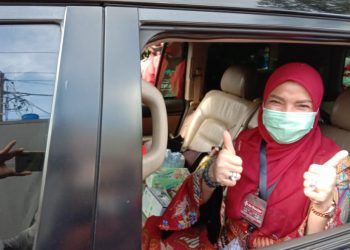 Eva Dwiana – Dedi Amarullah Daftar Ke KPU Diantar Partai Pengusung