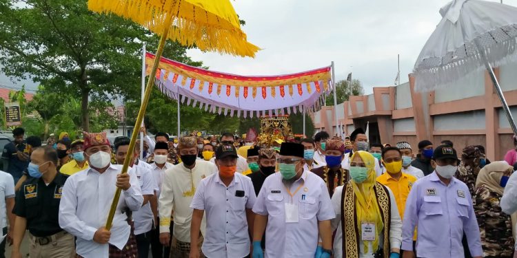 Ribuan Masyarakat Kawal Tony – Antoni Daftar Ke KPU Lampung Selatan