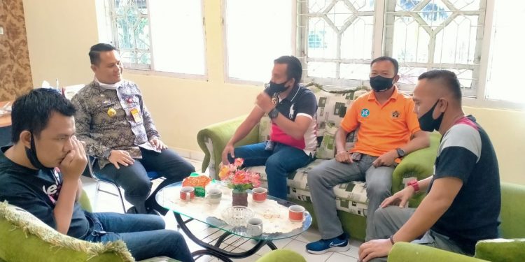 PWI Lampura Menyapa Sambangi Dinas Lingkungan Hidup