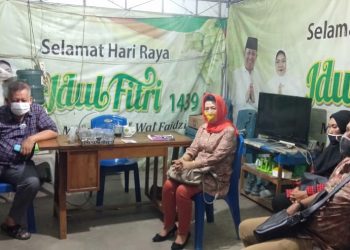 Warga Tunjukkan Dukungan Dengan Sambangi Rumah Yusuf Kohar