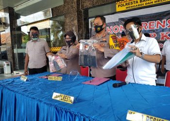 Dua Pegawai Dinas PMPTSP Lampung Nirwan dan Edi Resmi Ditetapkan Tersangka