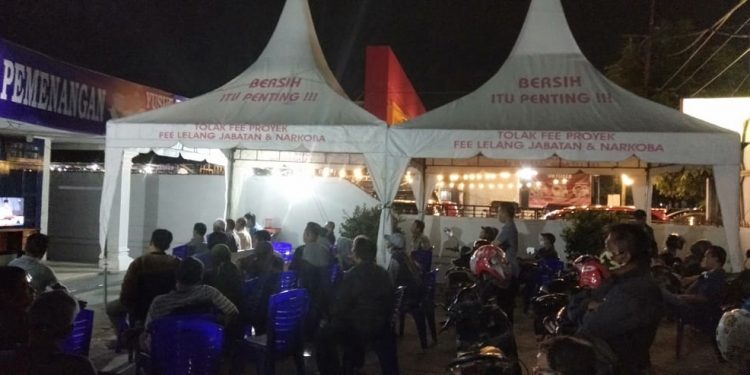 Ratusan Tim Relawan Pemenangan Yusup Kohar Nonton Bareng di Posko Pemenangan