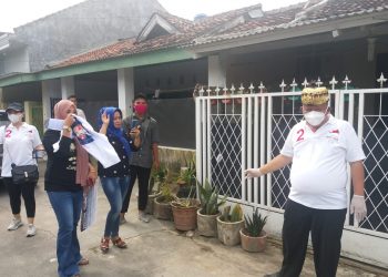 Warga Permata Biru Antusias Sambut Pasangan Yutuber