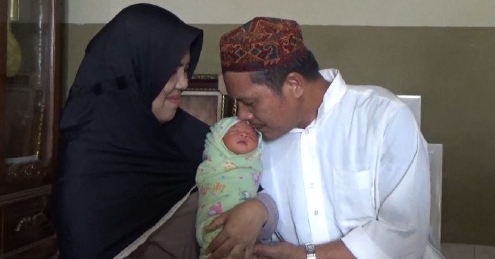 Dikira Suara Anak Kucing, Ternyata Suara Bayi Yang Dibuang di Tempat Sampah
