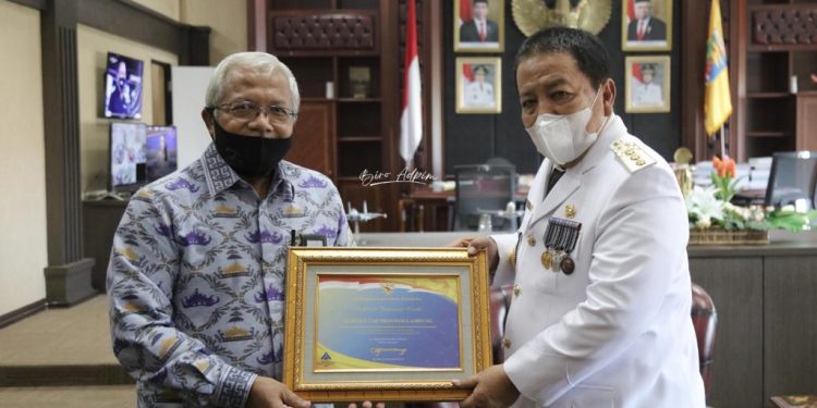 Gubernur Arinal Djunaidi Terima Penghargaan Opini WTP Tahun 2019 dan Plakat 5 Kali Berurut Turut
