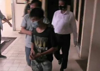 Curi Ponsel Di Warung, Aksi Pria Ini Terekam CCTV