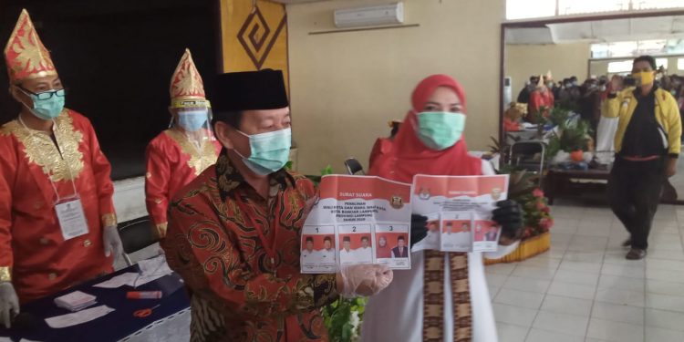 Eva Optimis Raih Suara Terbanyak di TPS 06 Palapa
