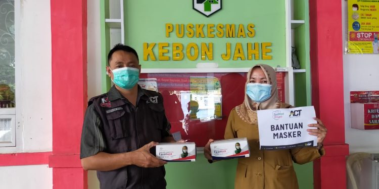 ACT Lampung Komitmen Terus Salurkan APD ke Nakes Hingga Pandemi Selesai