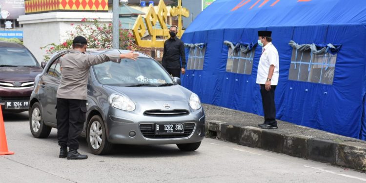 Awasi Kendaraan Masuk Lewat Jalan Tikus, Satgas Covid-19 Razia di Semua Kecamatan
