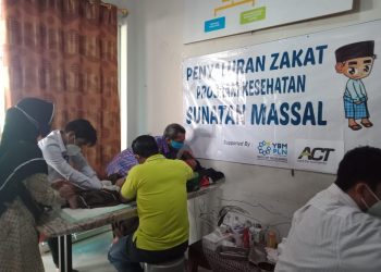 20 Anak Prasejahtera Ikut Khitan Massal YBM PLN-ACT Lampung