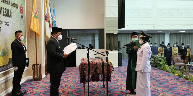 Gubernur Arinal Lantik Haryati Chandralela sebagai Wakil Bupati Mesuji Sisa Masa Jabatan 2017-2022