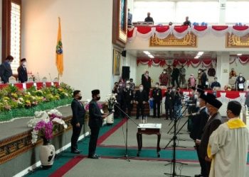 6 Angggota DPRD Lampung Pengganti Antar Waktu Resmi Dilantik