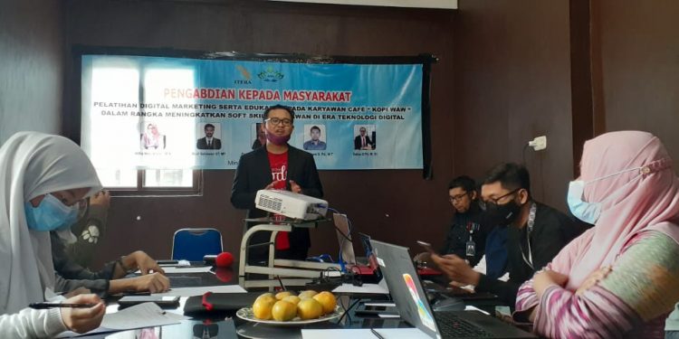 Dosen Itera dan UIN Beri Pelatihan Digital Marketing kepada Karyawan Warkop WAW