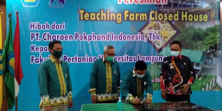 Teaching Farm Closed House FP Unila Asah Kompetensi Mahasiswa di Bidang Industri Peternakan