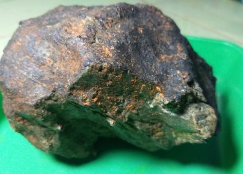 Batu meteorit di Lampung Tengah yang jatuh di rumah warga Dusun 5 Astomulyo, Punggur, Lampung Tengah.