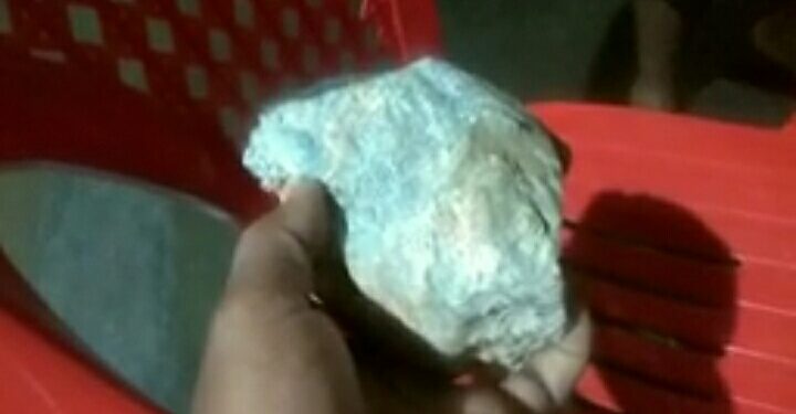 Dosen Itera Datangi Rumah Warga yang Diduga Tertimpa Meteor di Lampung Tengah