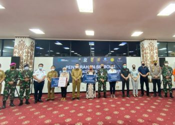 Sekda Provinsi Lampung Fahrizal Darminto Serahkan Santunan 3 Warga Lampung Korban SJ182