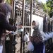 Ketua Tim Penggerak PKK Riana Arinal Bagikan Bantuan Bahan Makanan dan Masker di Bandar Lampung