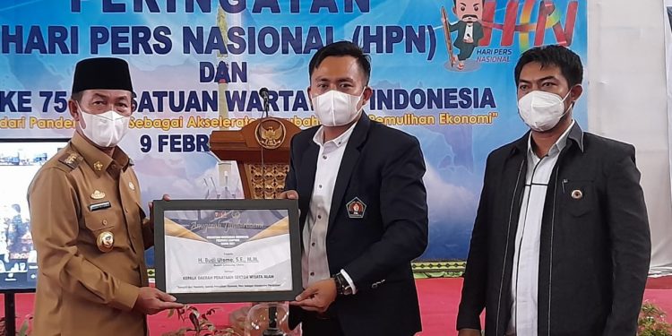 HPN 2021, Bupati Lampura Terima Penghargaan Sektor Wisata Alam