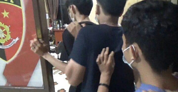 Gagal Tawuran, Pelajar SMK Konvoi Sambil Bawa Senjata Tajam