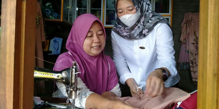 Mitra Binaan PTPN VII: Pejahit Dewi, Pilih Tenteram Asal Tak Rugi