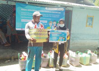 Dapat Bantuan Sembako, Warga Pulau Tegal Doakan Para Dermawan