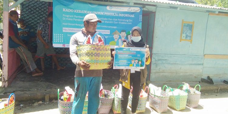 Dapat Bantuan Sembako, Warga Pulau Tegal Doakan Para Dermawan