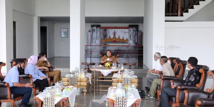 Gubernur Arinal Kembangkan Pakan Ikan Terapung Bersama Fakultas Pertanian Unila