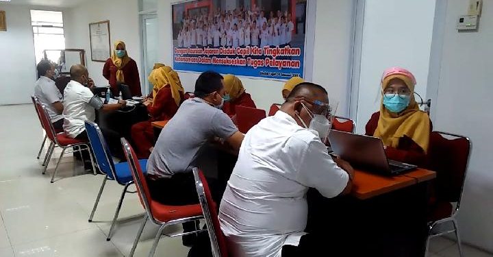 110 Pegawai Disdukcapil Bandar Lampung Lakukan Vaksinasi Covid-19
