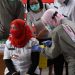 Eva Dwiana dan Deddy Amarullah Terima Suntik Vaksin Covid-19 Tahap Dua