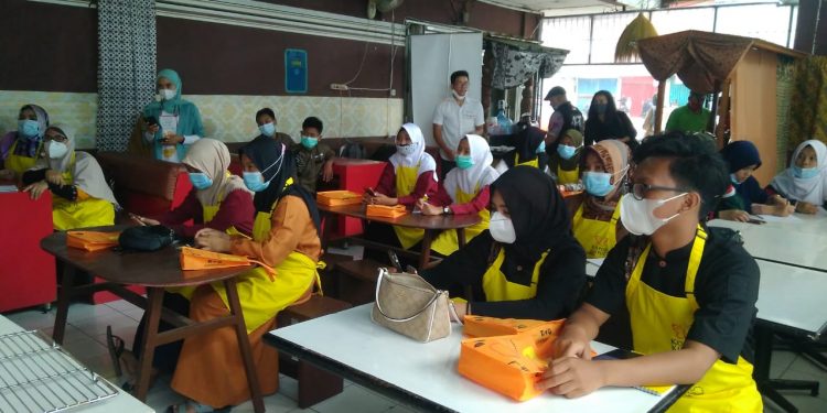 Cooking Class for Charity Dorong Ibu-Ibu dan Remaja Kembagkan UMKM Kuliner