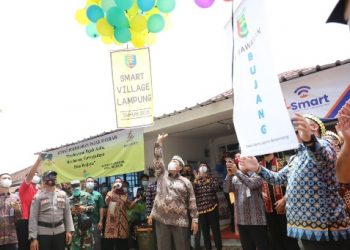 Gubernur Arinal Bersama Kemendagri Launching Program Smart Village Di Desa Hanura