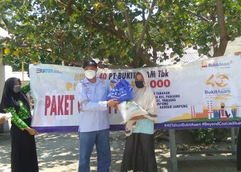 HUT ke-40, PTBA Bagikan 4.000 Paket Sembako ke Masyarakat Binaan