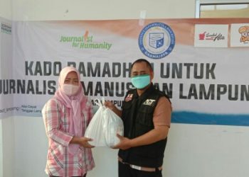 Kado Ramadhan Dari IIB Darmajaya-RM Sambel Alu-Roti Keset Anget untuk Jurnalis Kemanusiaan Lampung