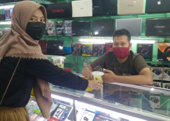 Maxim Transportasi-ACT Lampung Berbagi Takjil Ramadhan