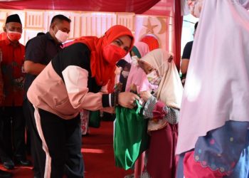 Walilota Eva Dwiana Santuni 100 Anak Yatim Piatu