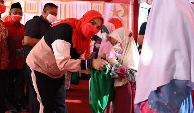Walilota Eva Dwiana Santuni 100 Anak Yatim Piatu