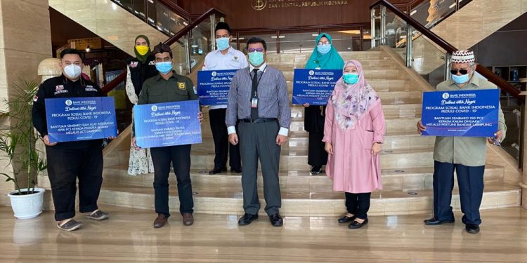 BI Lampung Bersinergi Dengan BMPD Bagikan Ribuan Paket Sembako Peduli Covid-19
