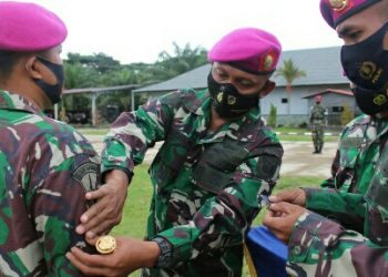 Batalyon Infanteri 9 Marinir/Beruang Hitam Gelar Upacara Kenaikan Pangkat Prajurit